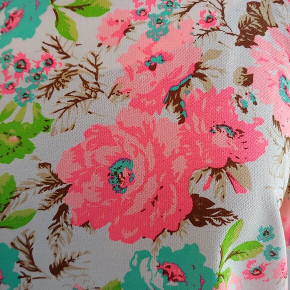 Neon Pink Floral Cropped Blouse - Picture 5 of 5